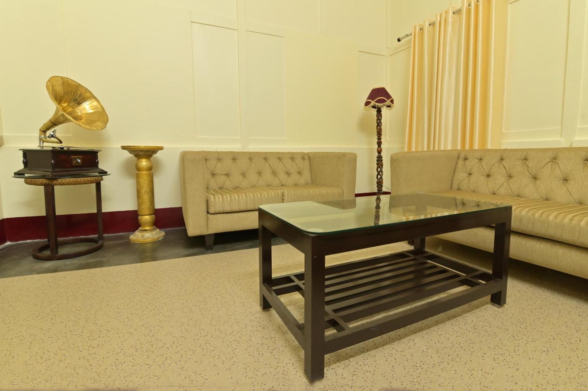 The Sumola House Hotel Jorhat Ngoại thất bức ảnh